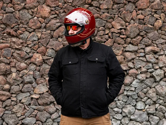 Rider wearing a Gringo S Helmet that is Garnett Red with Flame design